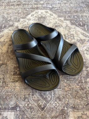 NWOT Crocs Kadee II Sandal Size 7